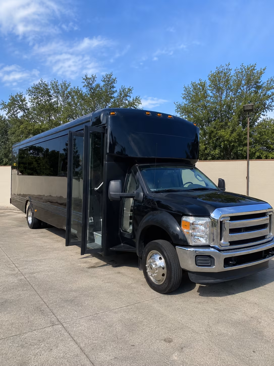porterville 20 passenger party bus