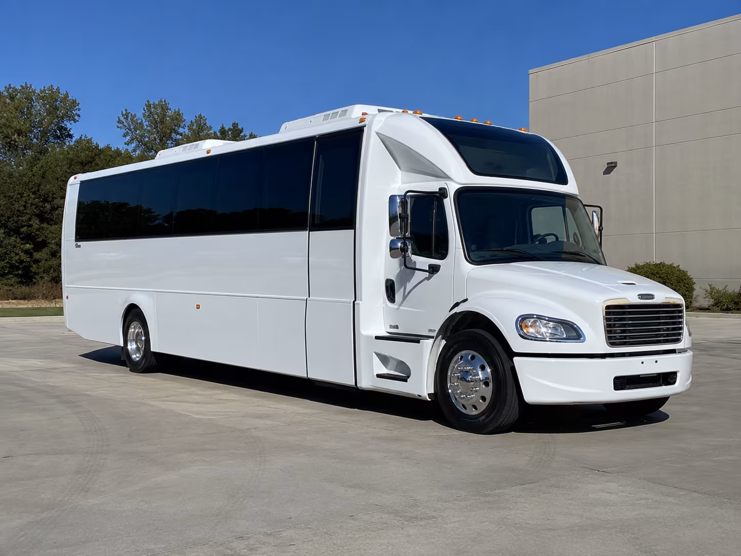 porterville 28 passenger party bus